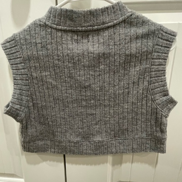 BDG Small Crop Sweater Top Short Sleeve Grey Urban Outfitters V neck - Picture 5 of 14